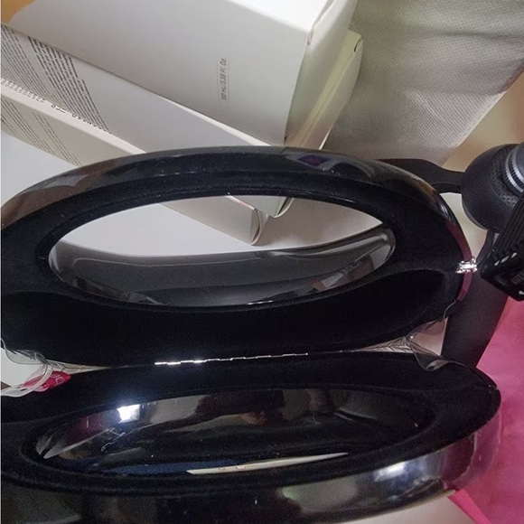 HUDA BEAUTY Easy Bake Pressed Powder Set - Black and Pink - Picture 7 of 8